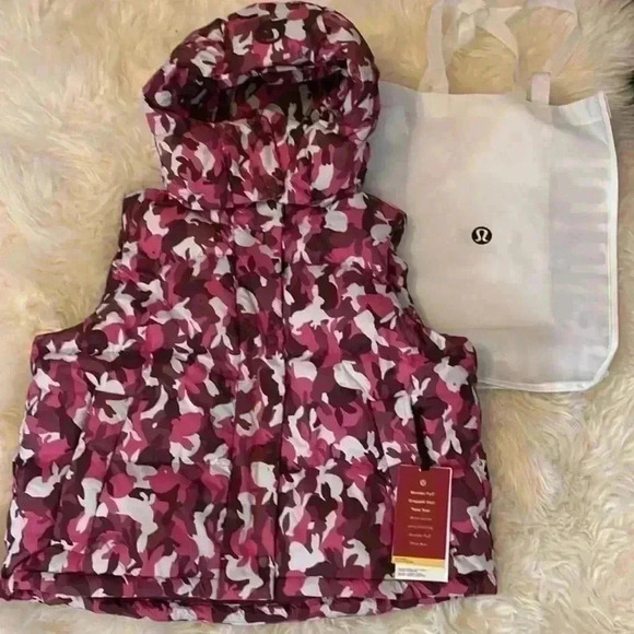 NWT Lululemon Wunder Puff Crop Vest | size 8 Lunar New Year Rabbits - Picture 1 of 6
